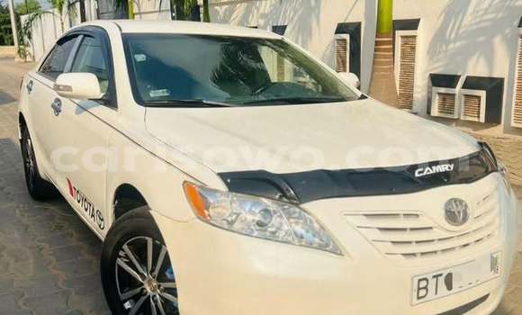 Sayi Na hannu Toyota Camry White Mota in Cotonou a Benin Sayi Na hannu Toyota Camry White Mota in Cotonou a Benin