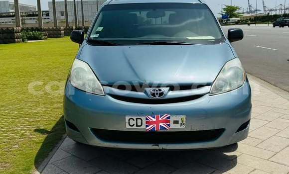 Buy Used Toyota Sienta Blue Car in Cotonou in Benign Buy Used Toyota Sienta Blue Car in Cotonou in Benign