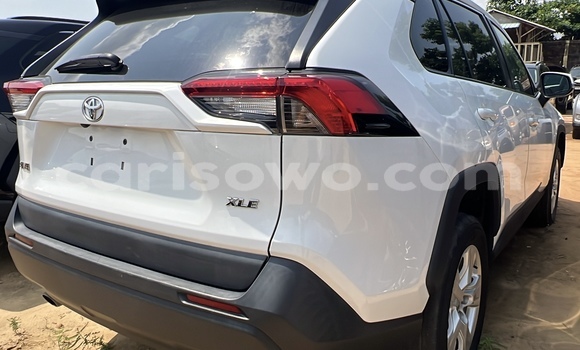 Acheter Occasion Voiture Toyota RAV4 Blanc à Cotonou, Benin Acheter Occasion Voiture Toyota RAV4 Blanc à Cotonou, Benin