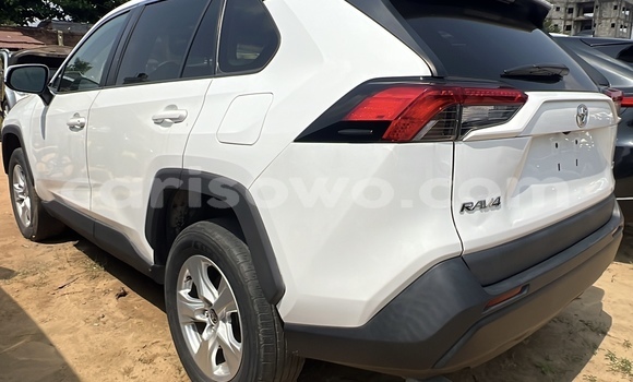 Acheter Occasion Voiture Toyota RAV4 Blanc à Cotonou, Benin Acheter Occasion Voiture Toyota RAV4 Blanc à Cotonou, Benin