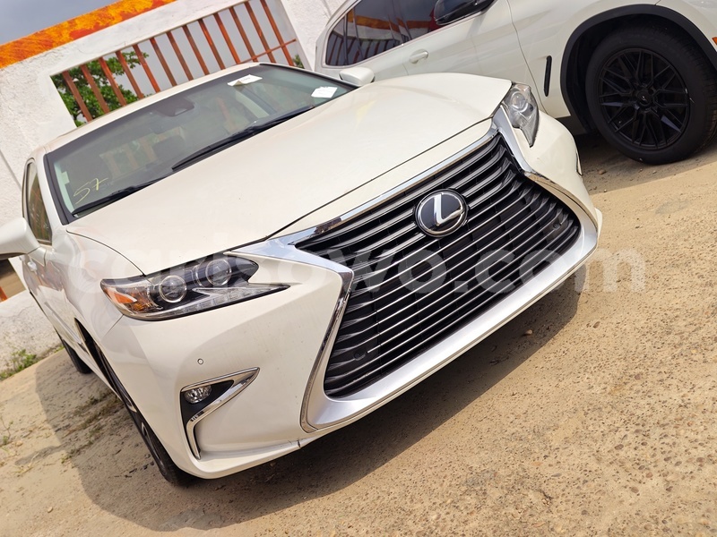 Big with watermark lexus es benin cotonou 24223