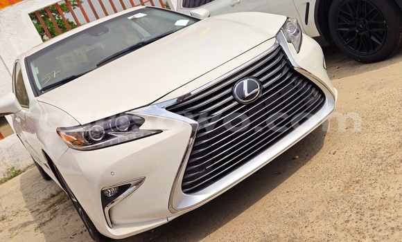 Acheter Occasion Voiture Lexus ES Blanc à Cotonou, Benin Acheter Occasion Voiture Lexus ES Blanc à Cotonou, Benin