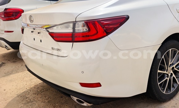 Acheter Occasion Voiture Lexus ES Blanc à Cotonou, Benin Acheter Occasion Voiture Lexus ES Blanc à Cotonou, Benin