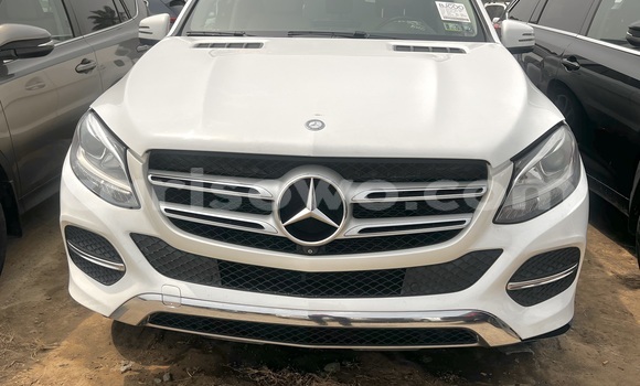 Acheter Occasion Voiture Mercedes-Benz GLE Coupe Blanc à Cotonou, Benin Acheter Occasion Voiture Mercedes-Benz GLE Coupe Blanc à Cotonou, Benin