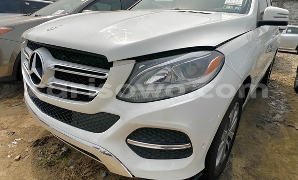 Acheter Occasion Voiture Mercedes-Benz GLE Coupe Blanc à Cotonou, Benin Acheter Occasion Voiture Mercedes-Benz GLE Coupe Blanc à Cotonou, Benin