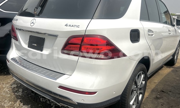 Acheter Occasion Voiture Mercedes-Benz GLE Coupe Blanc à Cotonou, Benin Acheter Occasion Voiture Mercedes-Benz GLE Coupe Blanc à Cotonou, Benin