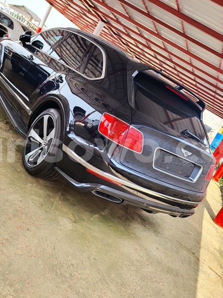 Big with watermark bentley bentayga benin cotonou 24228