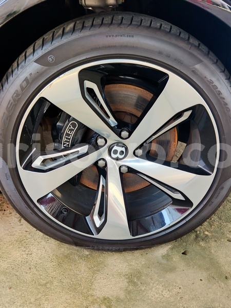 Big with watermark bentley bentayga benin cotonou 24228