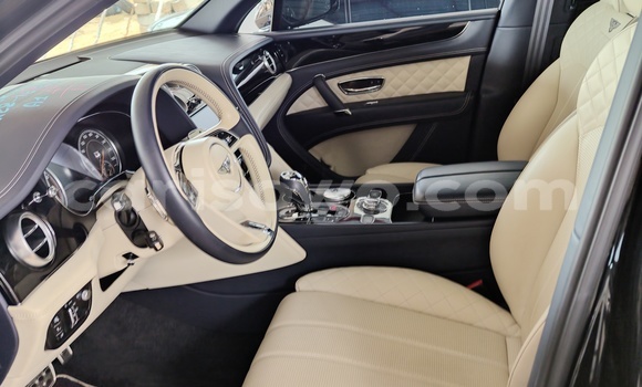 Acheter Occasion Voiture Bentley Bentayga Noir à Cotonou, Benin Acheter Occasion Voiture Bentley Bentayga Noir à Cotonou, Benin