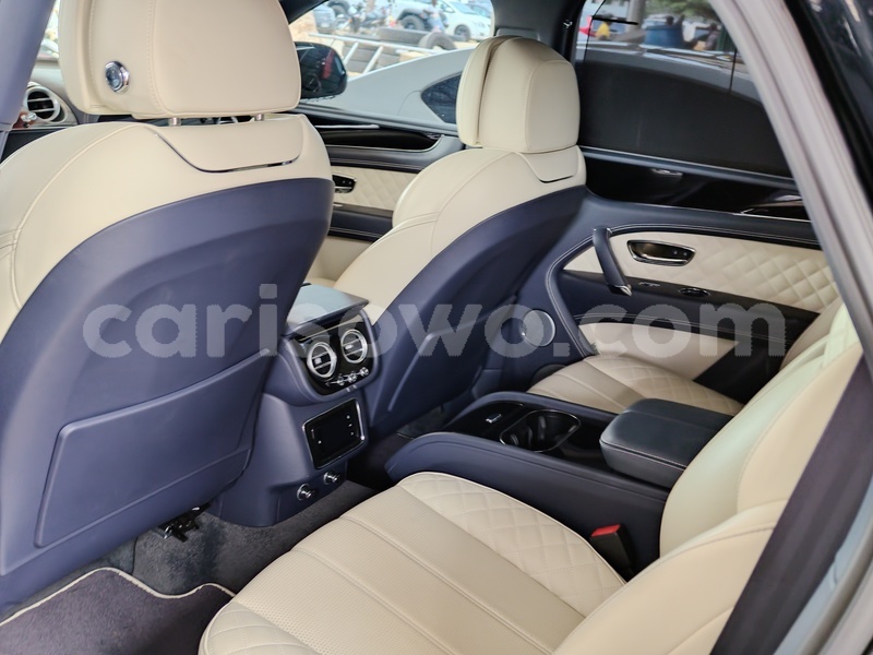 Big with watermark bentley bentayga benin cotonou 24228