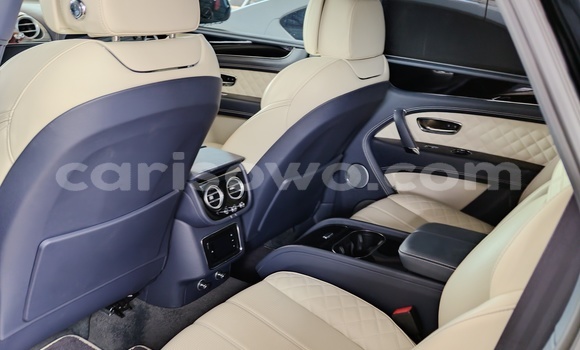 Acheter Occasion Voiture Bentley Bentayga Noir à Cotonou, Benin Acheter Occasion Voiture Bentley Bentayga Noir à Cotonou, Benin