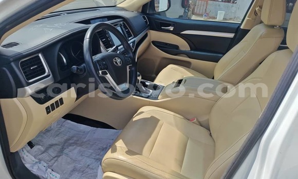 Acheter Occasion Voiture Toyota Highlander Blanc à Cotonou, Benin Acheter Occasion Voiture Toyota Highlander Blanc à Cotonou, Benin