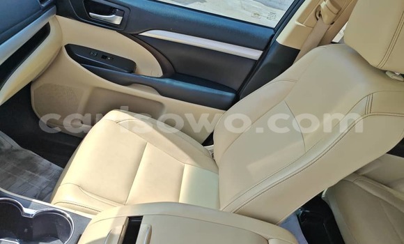 Acheter Occasion Voiture Toyota Highlander Blanc à Cotonou, Benin Acheter Occasion Voiture Toyota Highlander Blanc à Cotonou, Benin