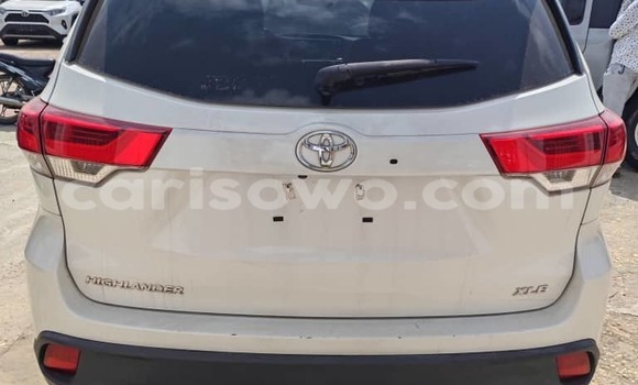 Acheter Occasion Voiture Toyota Highlander Blanc à Cotonou, Benin Acheter Occasion Voiture Toyota Highlander Blanc à Cotonou, Benin