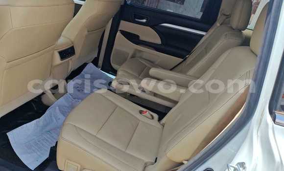 Acheter Occasion Voiture Toyota Highlander Blanc à Cotonou, Benin Acheter Occasion Voiture Toyota Highlander Blanc à Cotonou, Benin