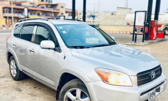 Ra Àlòkù Toyota RAV4 Silver Ọkọ̀ in Cotonou ni Benin Ra Àlòkù Toyota RAV4 Silver Ọkọ̀ in Cotonou ni Benin