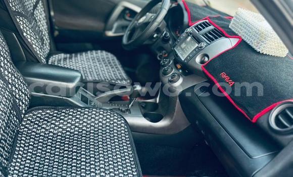 Ra Àlòkù Toyota RAV4 Silver Ọkọ̀ in Cotonou ni Benin Ra Àlòkù Toyota RAV4 Silver Ọkọ̀ in Cotonou ni Benin