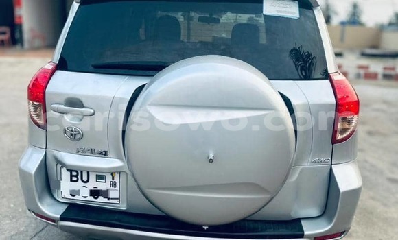Ra Àlòkù Toyota RAV4 Silver Ọkọ̀ in Cotonou ni Benin Ra Àlòkù Toyota RAV4 Silver Ọkọ̀ in Cotonou ni Benin