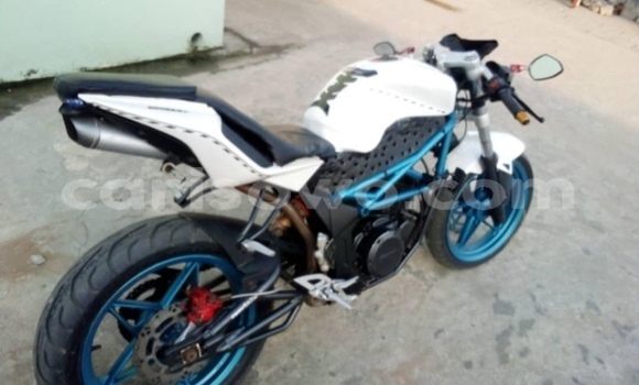 Ra Àlòkù Megelli SPORT funfun Mọto in Cotonou ni Benin Ra Àlòkù Megelli SPORT funfun Mọto in Cotonou ni Benin