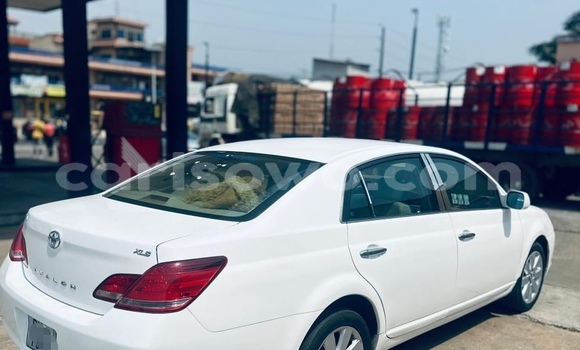 Acheter Occasion Voiture Toyota Avalon Blanc à Cotonou, Benin