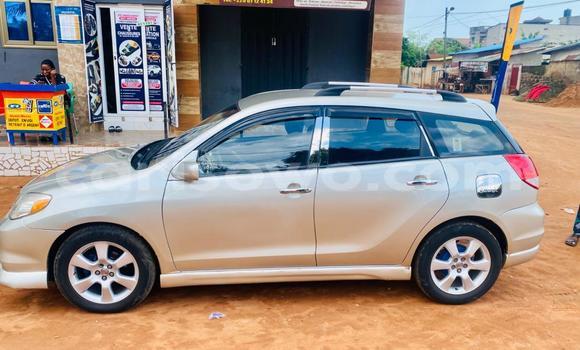 Sayi Na hannu Toyota Matrix Azurfa Mota in Porto-novo a West africa