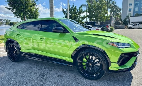 Ra Àlòkù Lamborghini Urus Alawọ ewe Ọkọ̀ in Porto Novo ni Benin