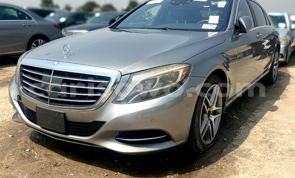 Sayi Na hannu Mercedes-Benz S–Class Azurfa Mota in Cotonou a Benin Sayi Na hannu Mercedes-Benz S–Class Azurfa Mota in Cotonou a Benin