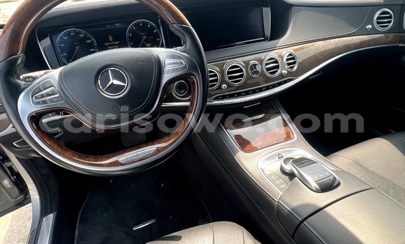 Sayi Na hannu Mercedes-Benz S–Class Azurfa Mota in Cotonou a Benin Sayi Na hannu Mercedes-Benz S–Class Azurfa Mota in Cotonou a Benin
