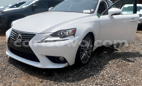 Acheter Occasion Voiture Lexus IS Blanc à Cotonou, Benin