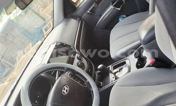 Acheter Occasion Voiture Hyundai Santa Fe Gris à Cotonou, Benin Acheter Occasion Voiture Hyundai Santa Fe Gris à Cotonou, Benin