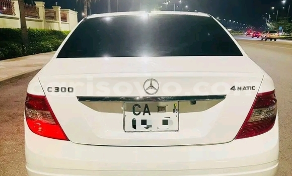 Acheter Occasion Voiture Mercedes-Benz C250 coupe Blanc à Cotonou, Benin Acheter Occasion Voiture Mercedes-Benz C250 coupe Blanc à Cotonou, Benin