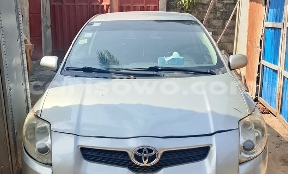 Acheter Occasion Voiture Toyota Auris Blanc à Cotonou, Benin