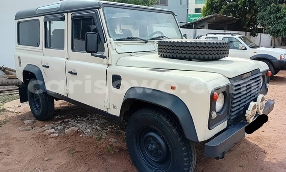 Acheter Occasion Voiture Land Rover Defender Beige à Cotonou, Benin