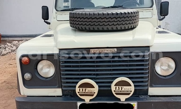 Acheter Occasion Voiture Land Rover Defender Beige à Cotonou, Benin Acheter Occasion Voiture Land Rover Defender Beige à Cotonou, Benin