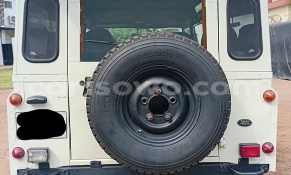 Acheter Occasion Voiture Land Rover Defender Beige à Cotonou, Benin Acheter Occasion Voiture Land Rover Defender Beige à Cotonou, Benin