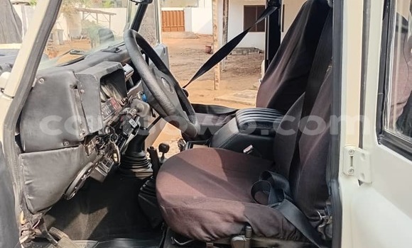 Acheter Occasion Voiture Land Rover Defender Beige à Cotonou, Benin Acheter Occasion Voiture Land Rover Defender Beige à Cotonou, Benin