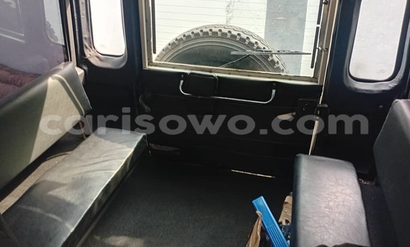 Acheter Occasion Voiture Land Rover Defender Beige à Cotonou, Benin Acheter Occasion Voiture Land Rover Defender Beige à Cotonou, Benin