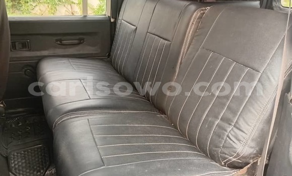 Acheter Occasion Voiture Land Rover Defender Beige à Cotonou, Benin Acheter Occasion Voiture Land Rover Defender Beige à Cotonou, Benin