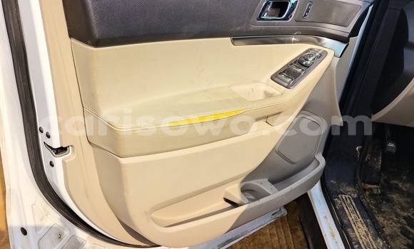 Acheter Occasion Voiture Ford Explorer Blanc à Cotonou, Benin Acheter Occasion Voiture Ford Explorer Blanc à Cotonou, Benin