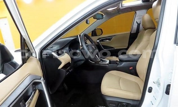 Acheter Occasion Voiture Toyota RAV4 Blanc à Cotonou, Benin Acheter Occasion Voiture Toyota RAV4 Blanc à Cotonou, Benin