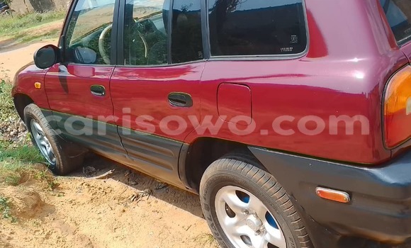 Acheter Occasion Voiture Toyota RAV4 Rouge à Cotonou, Benin Acheter Occasion Voiture Toyota RAV4 Rouge à Cotonou, Benin