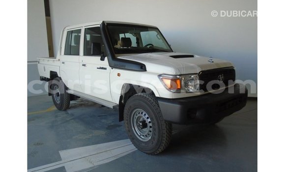 Acheter Import Voiture Toyota Land Cruiser Blanc à Import - Dubai, Benin Acheter Import Voiture Toyota Land Cruiser Blanc à Import - Dubai, Benin