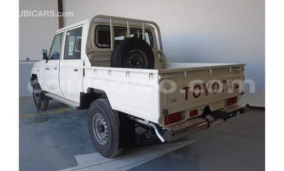Acheter Import Voiture Toyota Land Cruiser Blanc à Import - Dubai, Benin Acheter Import Voiture Toyota Land Cruiser Blanc à Import - Dubai, Benin