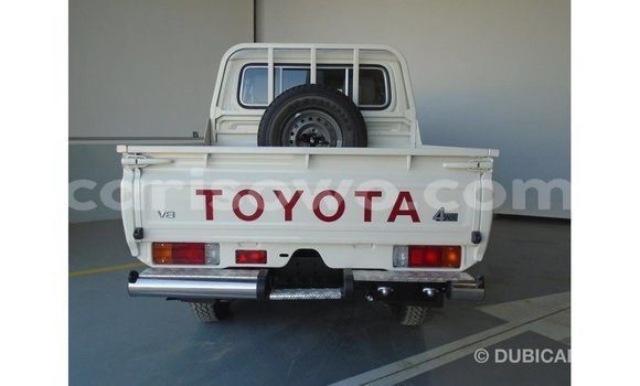 Acheter Import Voiture Toyota Land Cruiser Blanc à Import - Dubai, Benin Acheter Import Voiture Toyota Land Cruiser Blanc à Import - Dubai, Benin