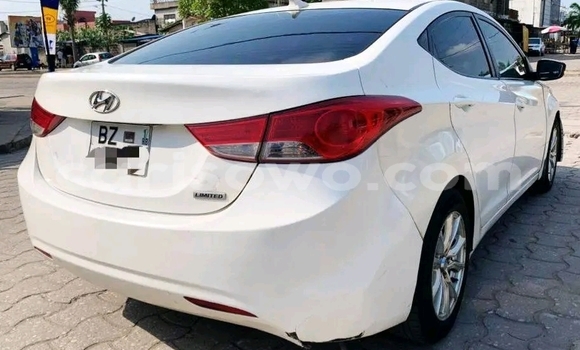 Acheter Occasion Voiture Hyundai Elantra Blanc à Cotonou, Benin Acheter Occasion Voiture Hyundai Elantra Blanc à Cotonou, Benin