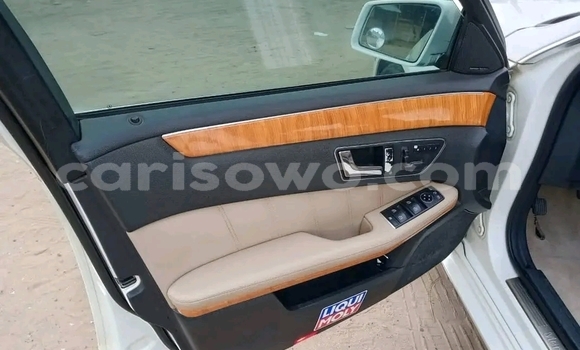 Acheter Occasion Voiture Mercedes-Benz E200 Blanc à Cotonou, Benin Acheter Occasion Voiture Mercedes-Benz E200 Blanc à Cotonou, Benin