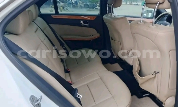 Acheter Occasion Voiture Mercedes-Benz E200 Blanc à Cotonou, Benin Acheter Occasion Voiture Mercedes-Benz E200 Blanc à Cotonou, Benin