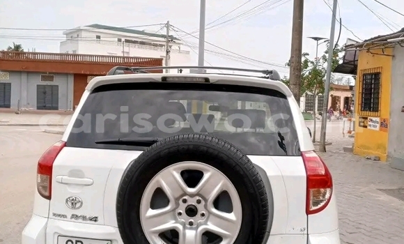 Acheter Occasion Voiture Toyota RAV4 Blanc à Cotonou, Benin Acheter Occasion Voiture Toyota RAV4 Blanc à Cotonou, Benin