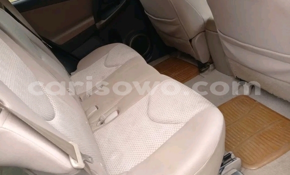 Acheter Occasion Voiture Toyota RAV4 Blanc à Cotonou, Benin Acheter Occasion Voiture Toyota RAV4 Blanc à Cotonou, Benin