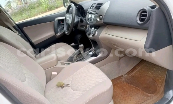 Acheter Occasion Voiture Toyota RAV4 Blanc à Cotonou, Benin Acheter Occasion Voiture Toyota RAV4 Blanc à Cotonou, Benin